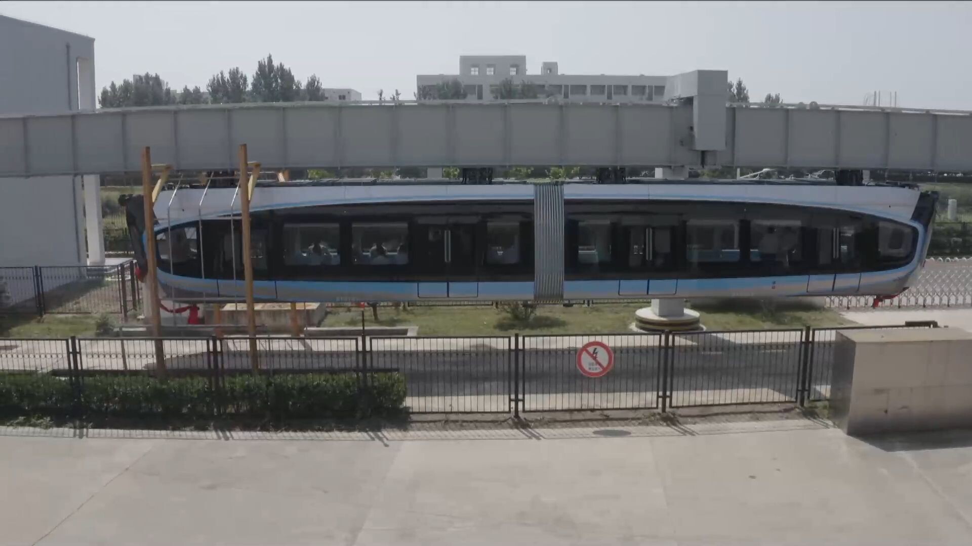 รถไฟฟ้าพาณิชย์รุ่นแรกของจีน ออกจากสายผลิตในชิงเต่า