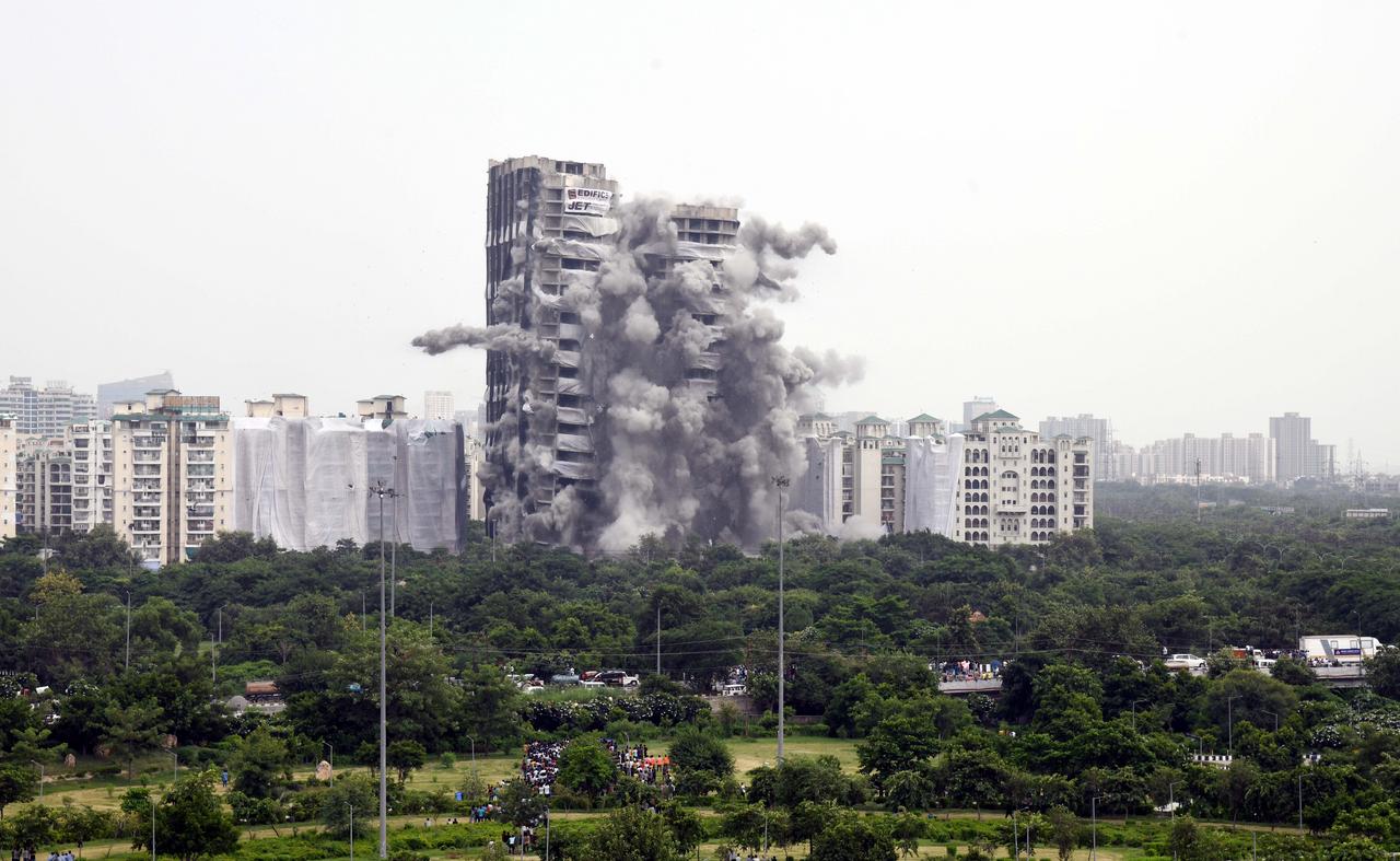 อินเดียระเบิดทำลาย 'ตึกแฝด' สร้างผิดกฎหมาย