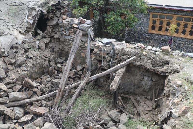 บ้านเรือนพังถล่มหลังแผ่นดินไหวในอัฟกานิสถาน