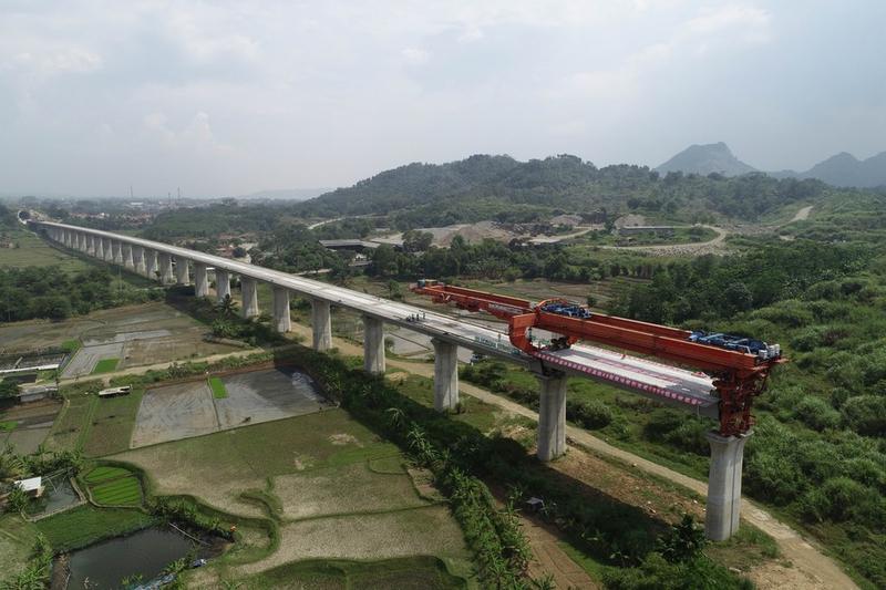 อินโดฯ ตั้ง 'คานกล่อง' ทางรถไฟเร็วสูง 'จาการ์ตา-บันดุง' เสร็จ 1,066 ชิ้น