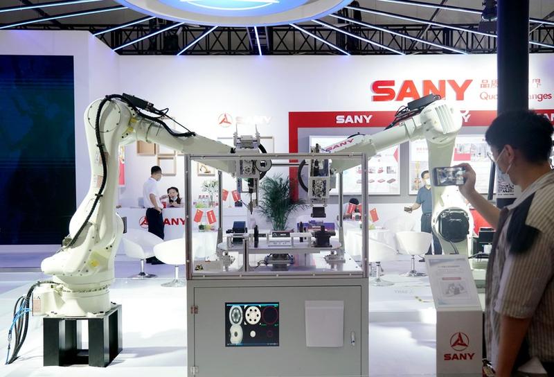 จีนเผยผลผลิต 'หุ่นยนต์อุตสาหกรรม' พุ่งสูงในปี 2021