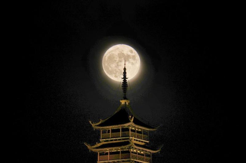 'จันทร์เต็มดวง' ลอยเด่นกลางนภาคืนไหว้พระจันทร์