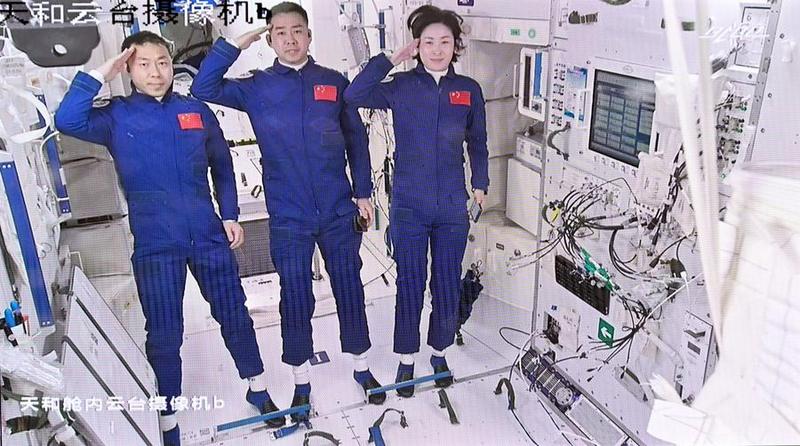 นักบินอวกาศจีน 'เสินโจว-14' เตรียมทำกิจกรรมนอกยาน ครั้งที่ 2