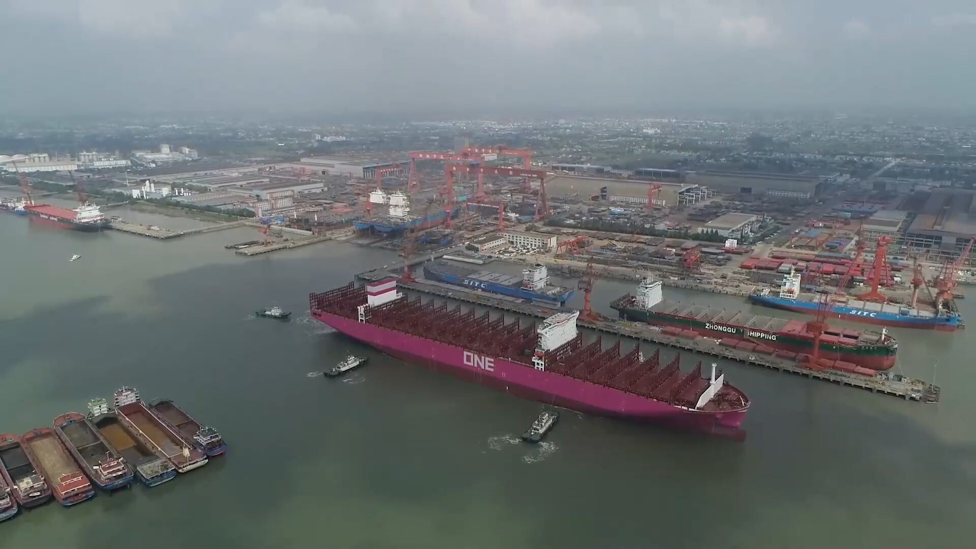 เจียงซูทดลองเดิน 'เรือขนส่งตู้คอนเทนเนอร์' แห่งแยงซี ลำใหญ่สุดแห่งปี