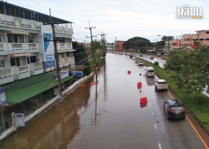 ชัยภูมิฝนตกต่อเนื่อง พนังกั้นแม่น้ำชีแตก อพยพชาวบ้านแล้ว จากนี้ต้องรับมือพายุ 'โนรู'