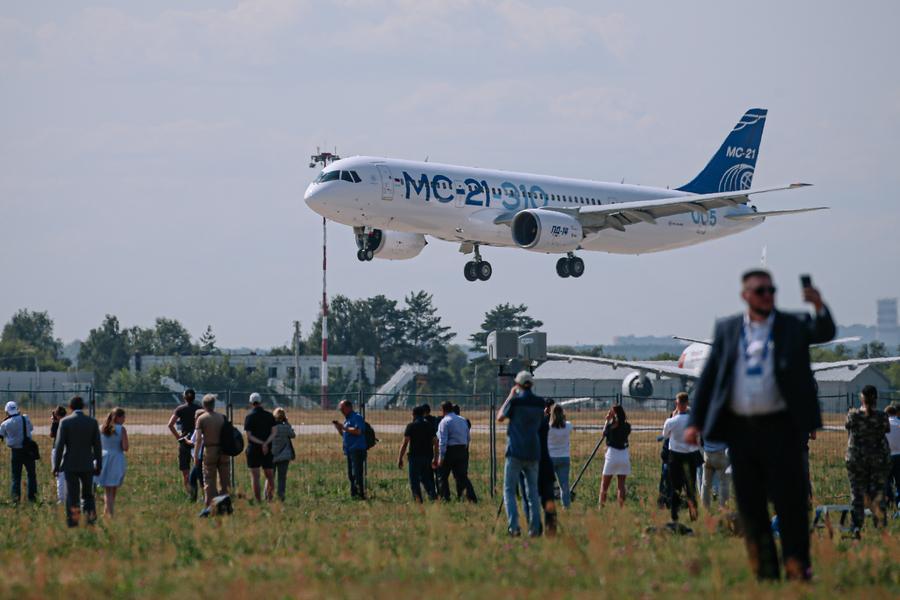 รัสเซียส่ง 'เครื่องบิน MC-21' ขึ้นบินด้วย 'เครื่องยนต์' ผลิตเอง