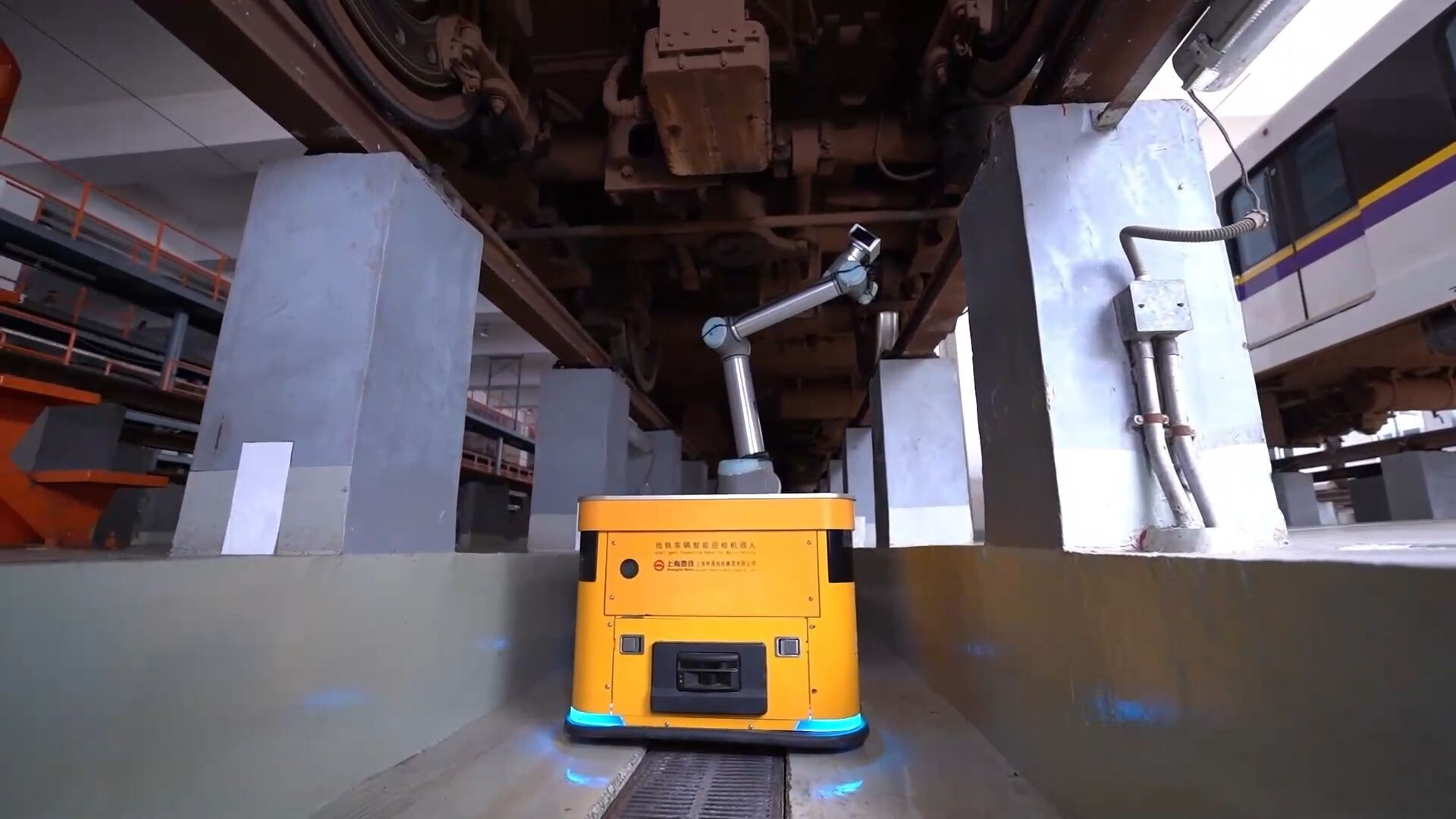 เซี่ยงไฮ้ใช้ 'หุ่นยนต์อัจฉริยะ' ช่วยงานตรวจสอบรถไฟใต้ดิน