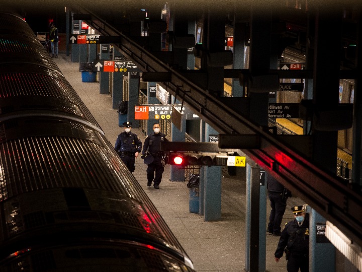 นิวยอร์กยกระดับปราบอาชญากรรมบน 'รถไฟใต้ดิน'