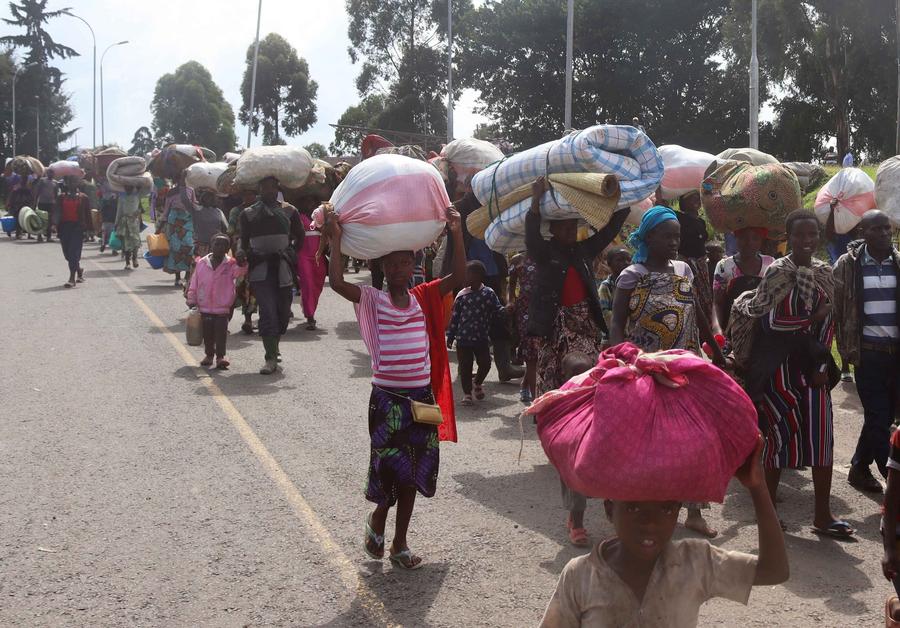 ชาวดีอาร์คองโกแห่ลี้ภัย เดินเท้าสู่ยูกันดากว่า 8,000 คน