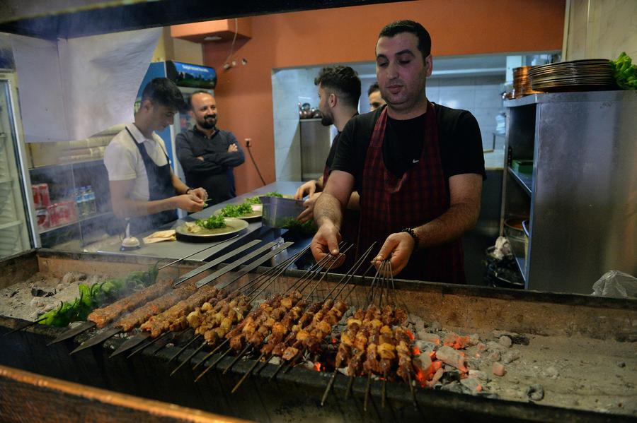 'เคบับ' อาหารตุรกีชื่อดัง ราคาพุ่งผลพวงเงินเฟ้อ