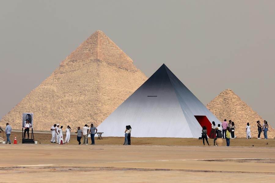 อียิปต์จัดแสดงผลงานศิลปะร่วมสมัย ณ 'มหาพีระมิดกิซา'