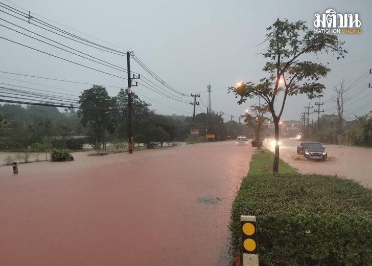 สุราษฎร์ฝนตกหนัก น้ำท่วมถนนพุนพิน-เมือง นานกว่า 3 ชั่วโมง ผู้ว่าฯห่วงท่วมซ้ำ ให้ยกของขึ้นที่สูง