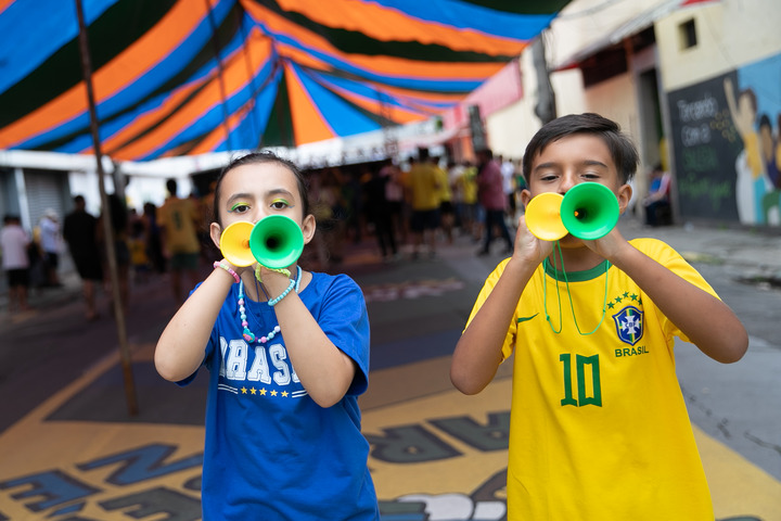 แฟนรุ่นเยาว์รวมตัวในบราซิล รับกระแส 'บอลโลก'