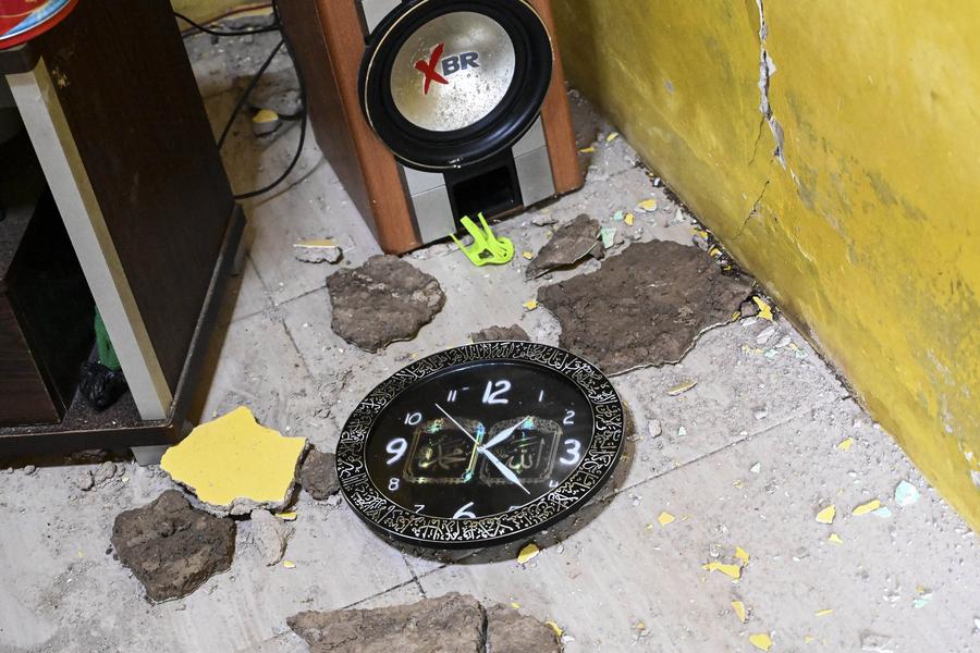 'นาฬิกาแขวนผนัง' หยุดเดิน ช่วงเกิดแผ่นดินไหวในอินโดฯ