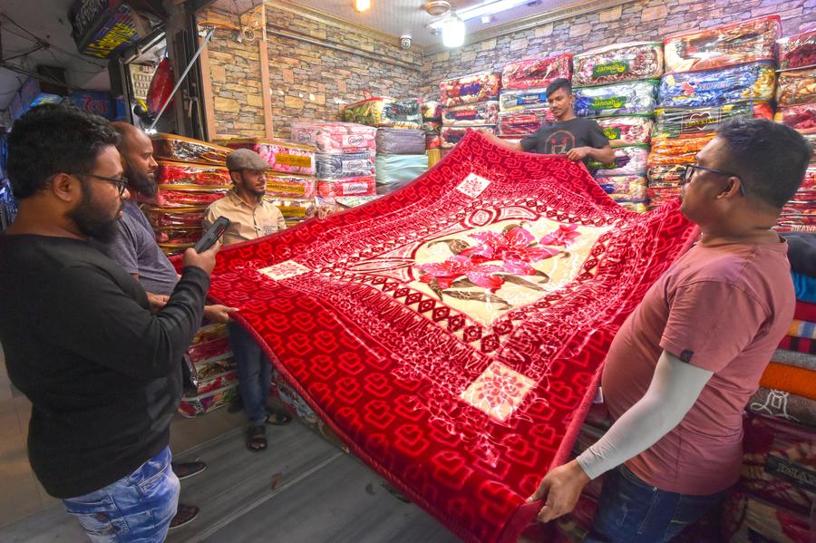'ผ้าห่มจีน' ถูกใจชาวธากา ราคาไม่แพง-สวยงาม