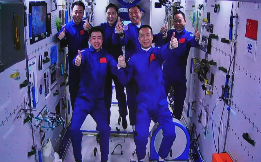 ทีมนักบินอวกาศจีน 'รวมตัวในอวกาศ' ครั้งประวัติศาสตร์