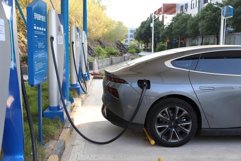จีนเผย 'จุดชาร์จรถยนต์ไฟฟ้า' เพิ่มขึ้นรวดเร็วในปีนี้