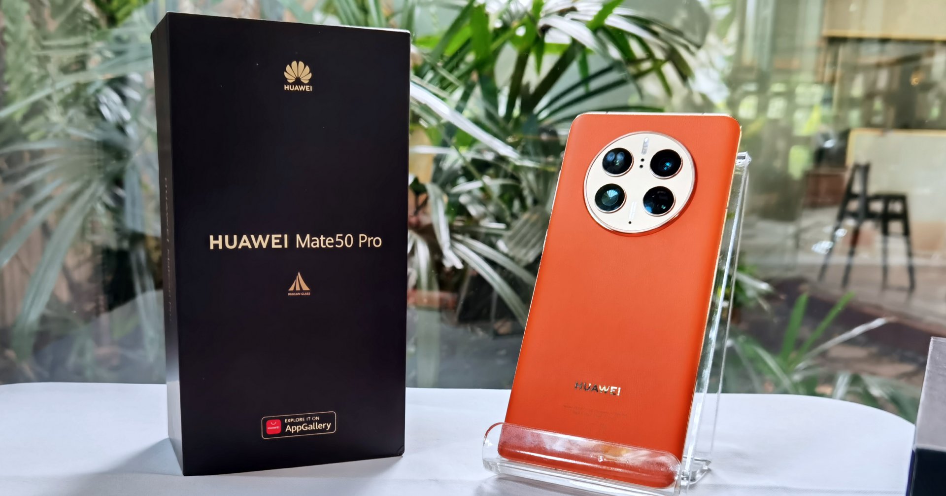 ลองทุบโชว์! KUNLUN Glass ที่ HUAWEI เคลมว่ากระจกทนกว่าปกติ 10 เท่า!