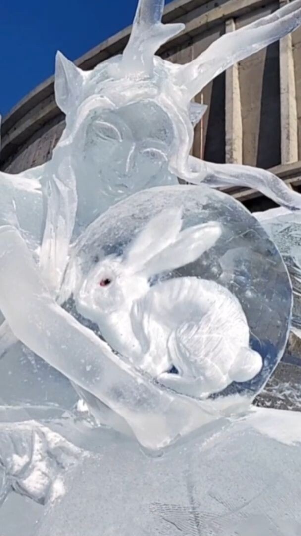 งานศิลป์ 'น้ำแข็ง-หิมะ' สุดวิจิตร ดึงดูดผู้ชมในฮาร์บิน
