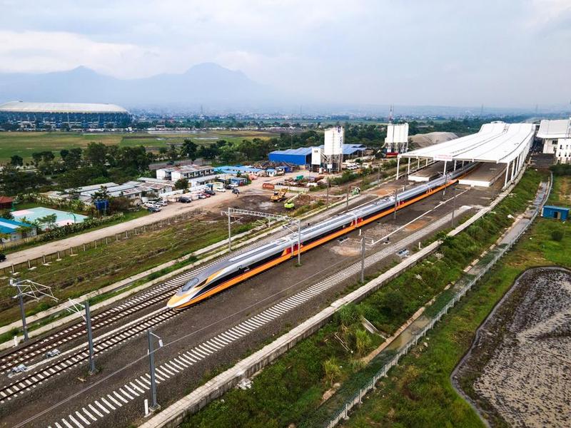 รมต.อินโดฯ หวังทางรถไฟเร็วสูง 'จาการ์ตา-บันดุง' สร้างเสร็จตามกำหนด