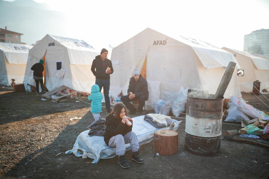 ชาวตุรกีอาศัยค่ายพักพิง ลี้ภัยแผ่นดินไหวในอันตาเกีย