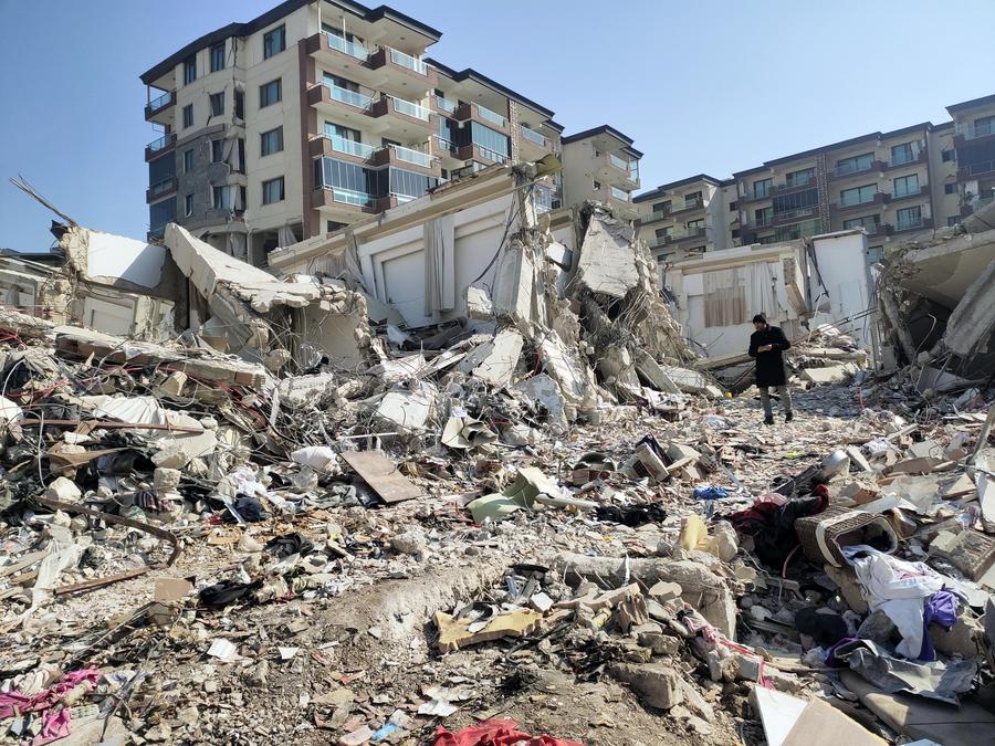 ซากปรักหักพังหลังแผ่นดินไหวในตุรกี