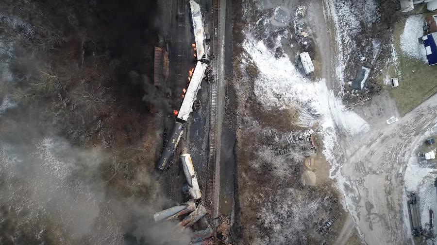 รอยเตอร์สชี้ รถไฟขน 'สารพิษ' ตกรางในสหรัฐฯ จุดกระแสกังวลด้านสุขภาพ