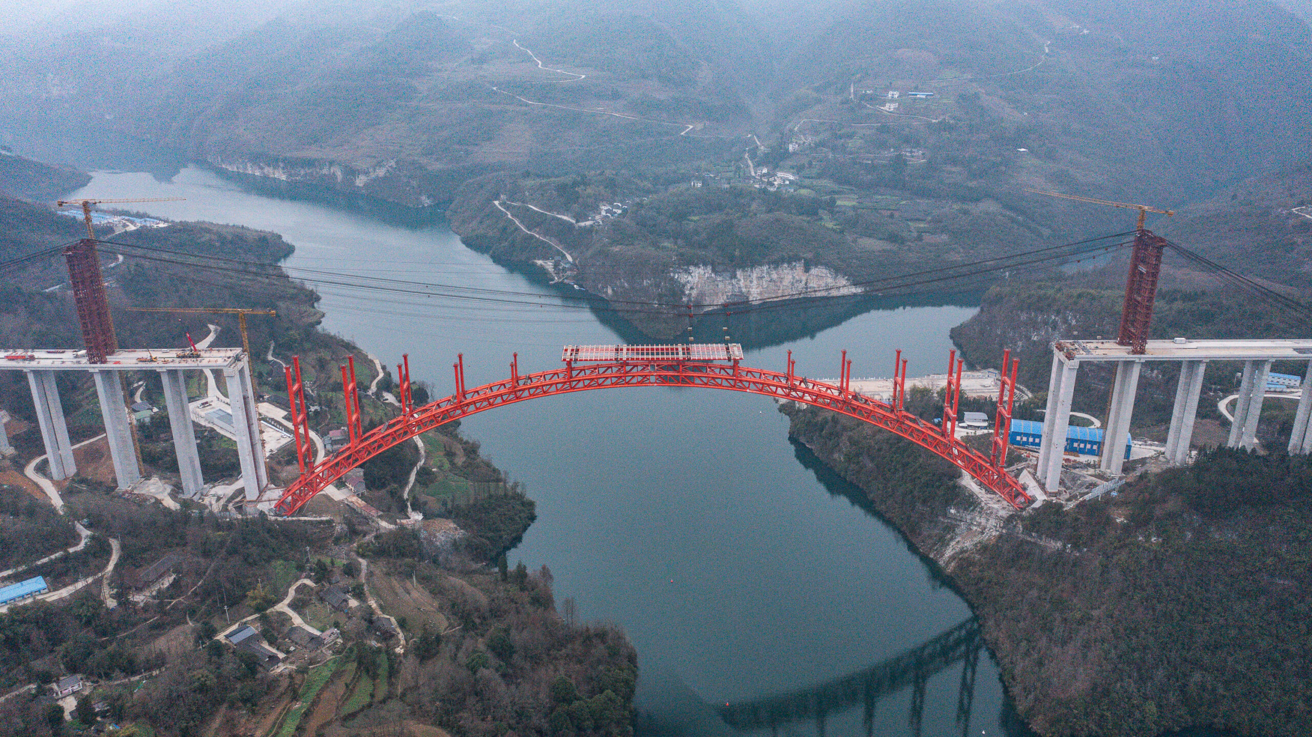ส่องงานสร้าง 'สะพานใหญ่อูเจียง' ส่วนหลักทางด่วนในกุ้ยโจว
