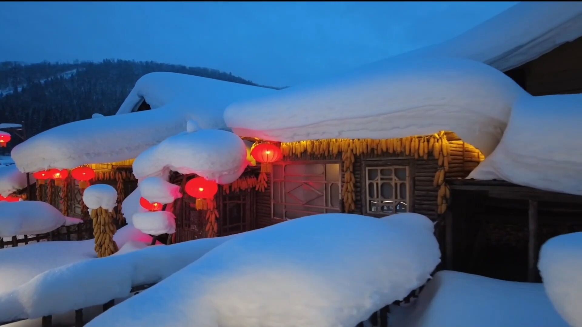 สัมผัสค่ำคืนสุดโรแมนติกกลางเมืองหิมะในเฮยหลงเจียง