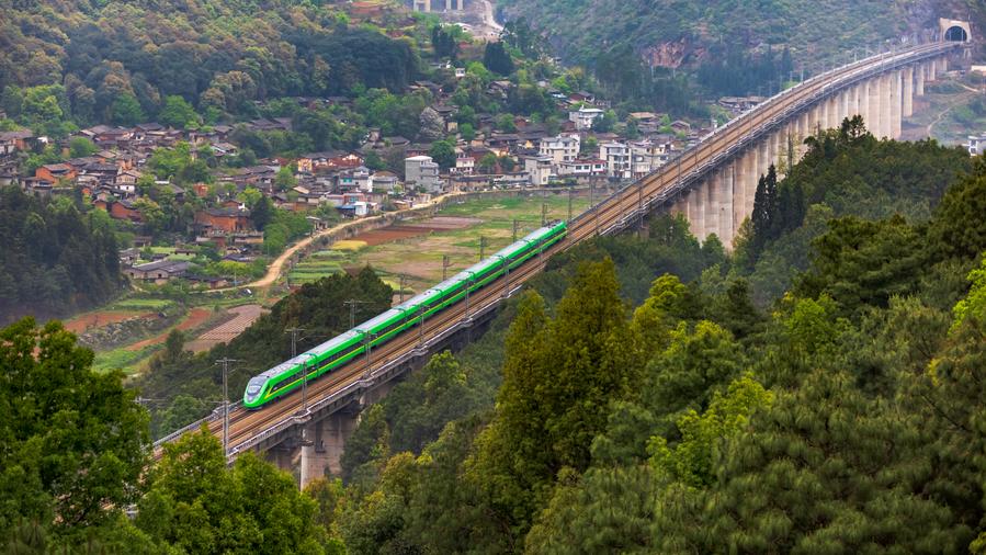 'ทางรถไฟจีน-ลาว' รองรับผู้โดยสารรายวันสูงทุบสถิติแตะ 10,197 คน