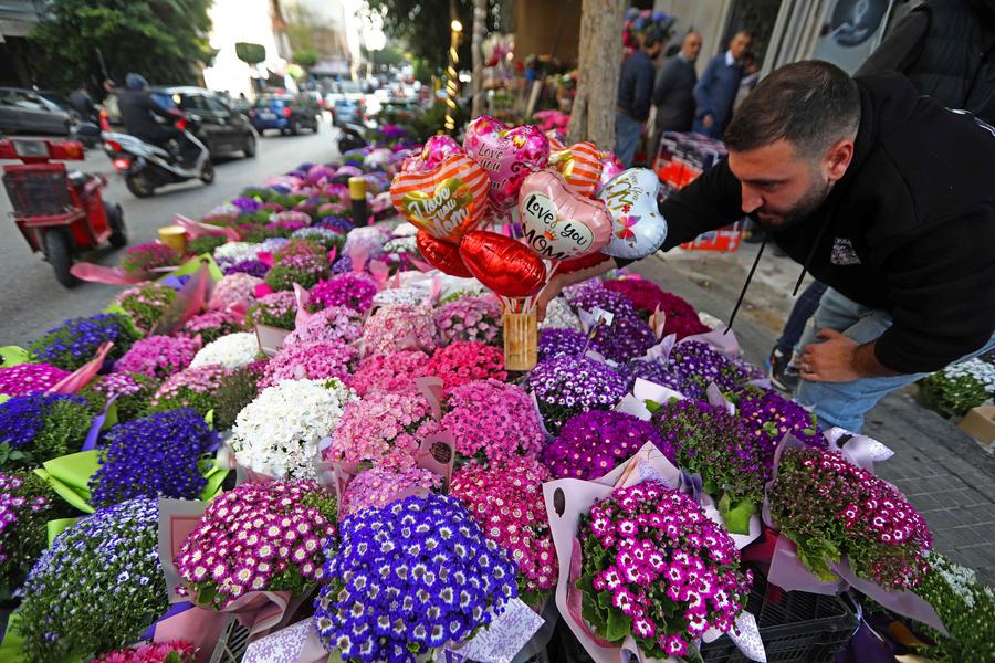 ร้านขายดอกไม้คึกคัก รับ 'วันแม่' ในเบรุต
