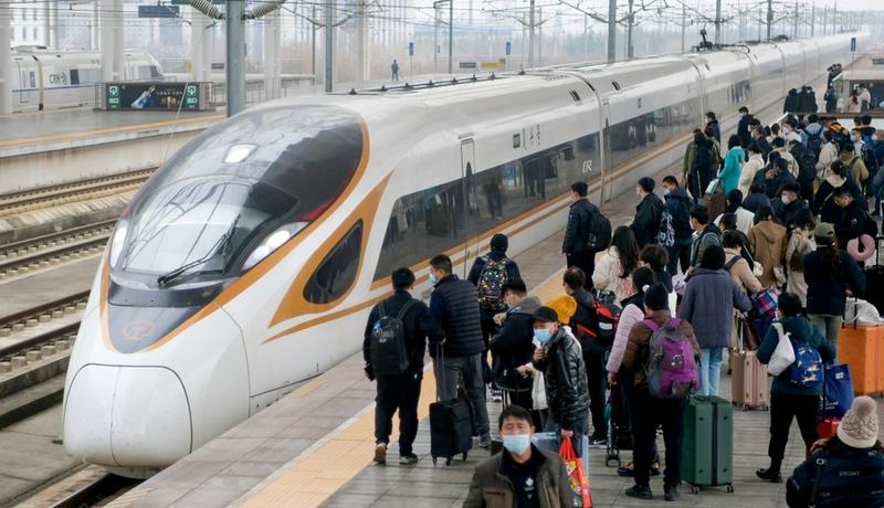 จีนเผยยอดโดยสาร-ขนส่งสินค้าทาง 'รถไฟ' เพิ่มขึ้นในเดือนก.พ.