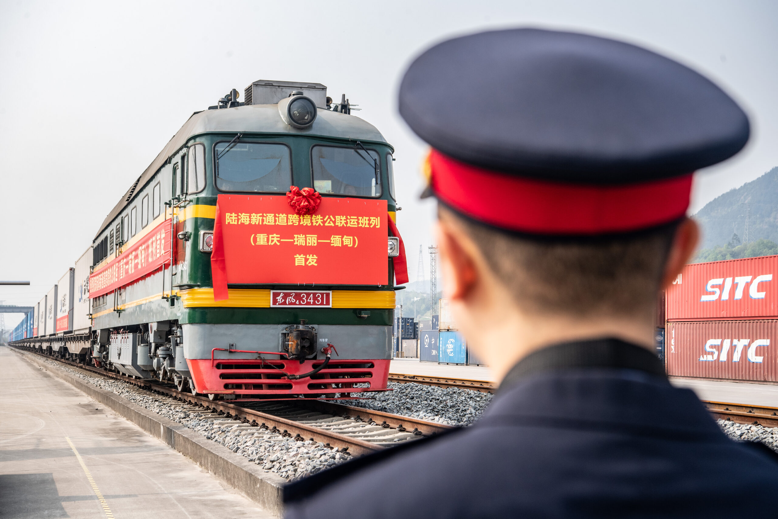 จีนเปิดขนส่งสินค้า 'ทางรถไฟ-ทางหลวง' สายใหม่ ผ่านระเบียงการค้าบก-ทะเล