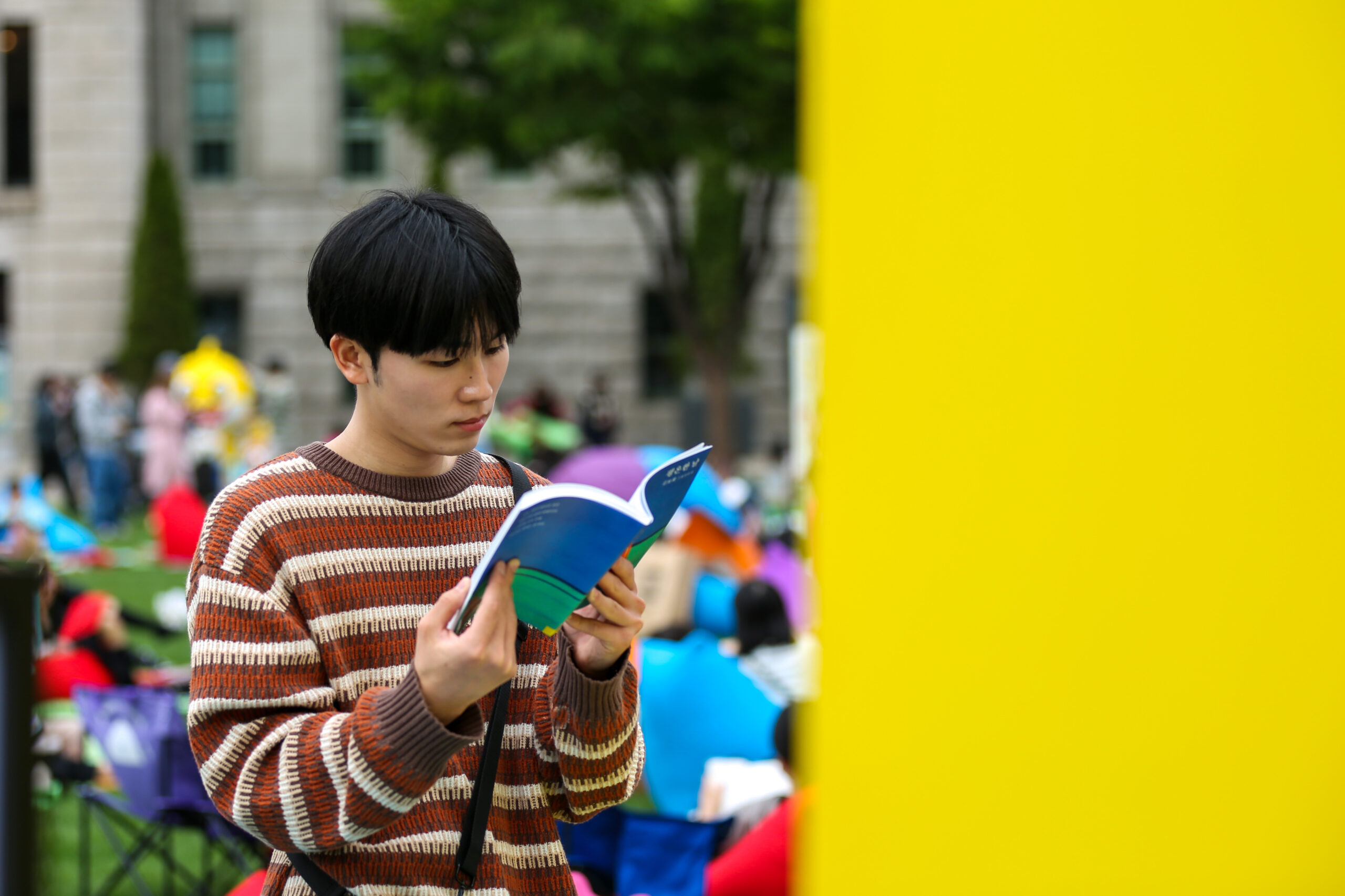 ชาวเกาหลีใต้รวมตัว 'อ่านหนังสือ' รับวันหนังสือโลก