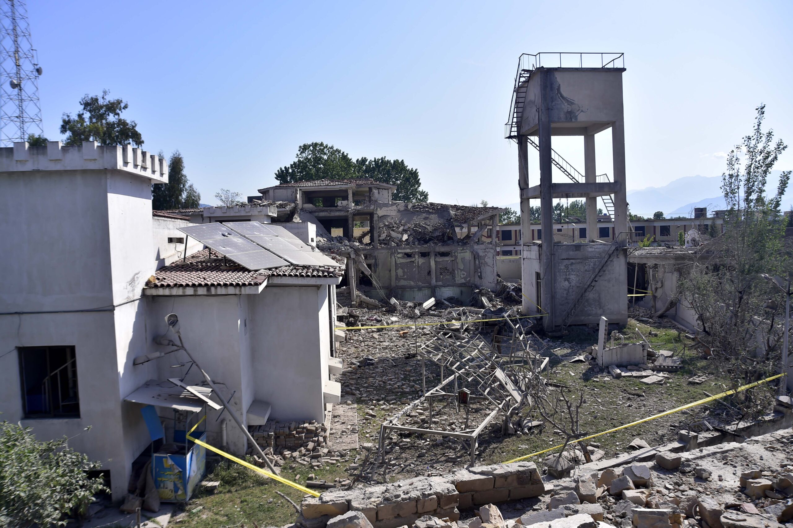 ซากอาคารพังเสียหายจากเหตุระเบิดในปากีฯ