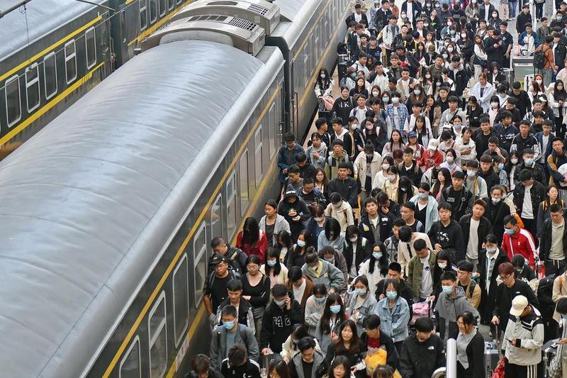 จีนเผยยอดโดยสาร 'รถไฟ' ช่วงหยุดวันแรงงาน แตะ 133 ล้านครั้ง