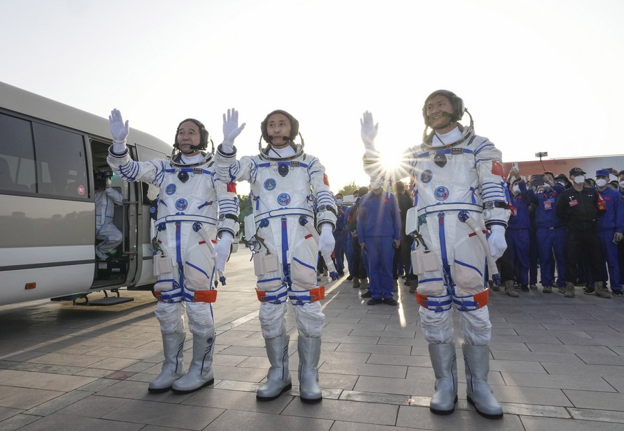 พิธีส่ง 'นักบินอวกาศจีน' ปฏิบัติภารกิจเสินโจว-16