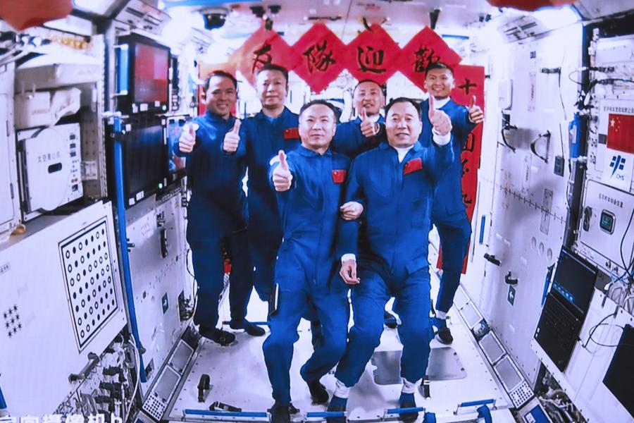 ทีมนักบินอวกาศจีน ทดลอง 'ฟิสิกส์ของไหล' ในวงโคจร