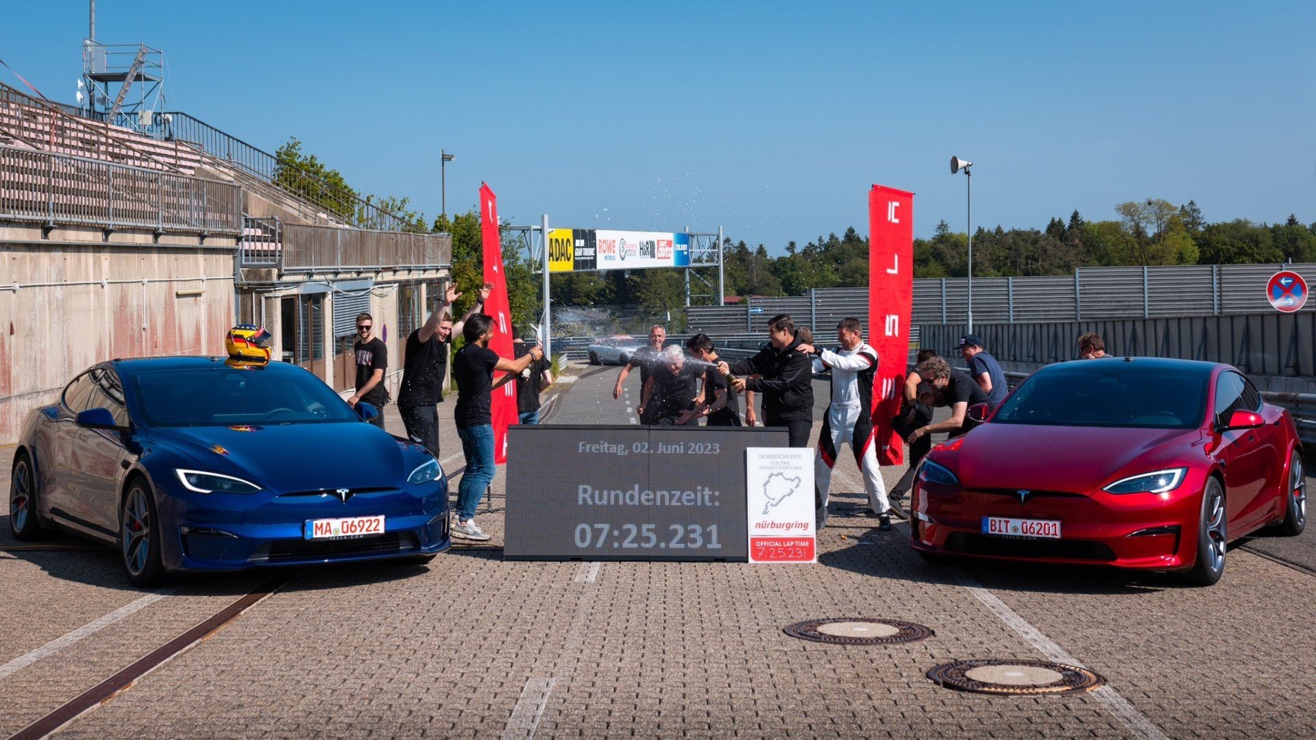 Tesla Model S Plaid พร้อมชุดเบรก Track Package ทำสถิติความเร็วในสนาม Nürburgring