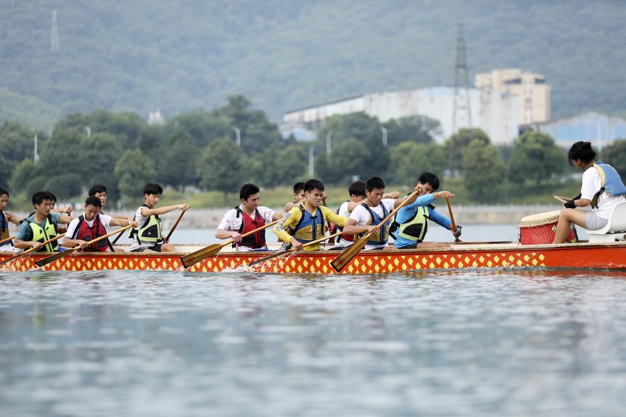 ทีมนักพายหูหนานฟิตซ้อม เตรียมแข่งเทศกาล 'เรือมังกร'