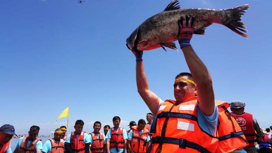 ซินเจียงจัด 'เทศกาลตกปลา' ในทะเลสาบโป๋ซือเถิง
