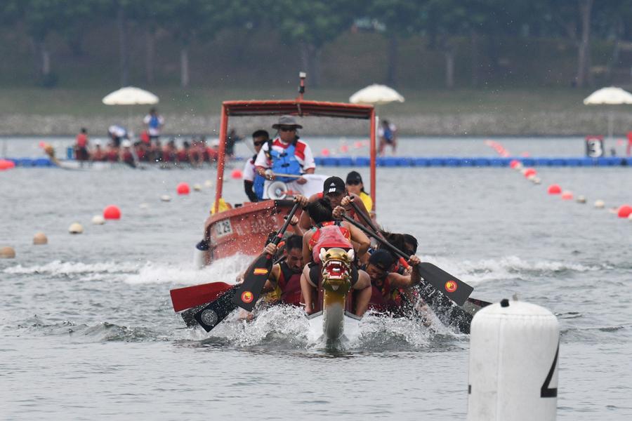 การแข่งขันพาย 'เรือมังกร' ฉลองเทศกาลในสิงคโปร์