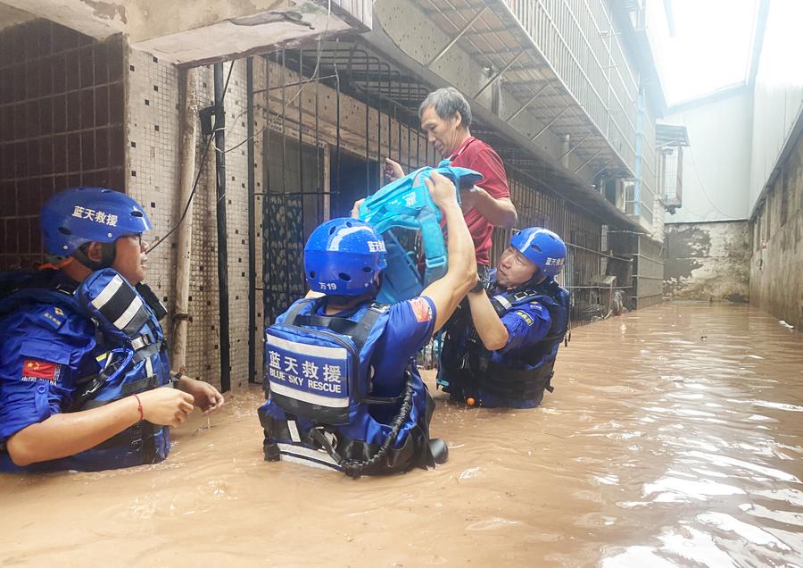 ฉงชิ่งอพยพประชาชน 2,600 คน หลังเจอพายุฝนถล่ม
