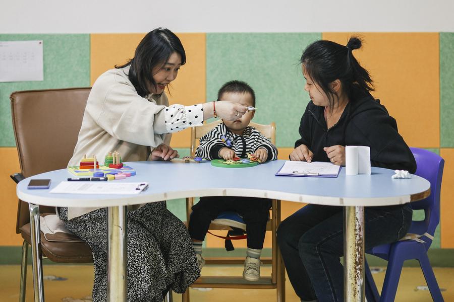 จีนยกระดับบริการ 'รับเลี้ยงเด็กเล็ก' ตอนกลางวัน แบ่งเบาภาระแม่