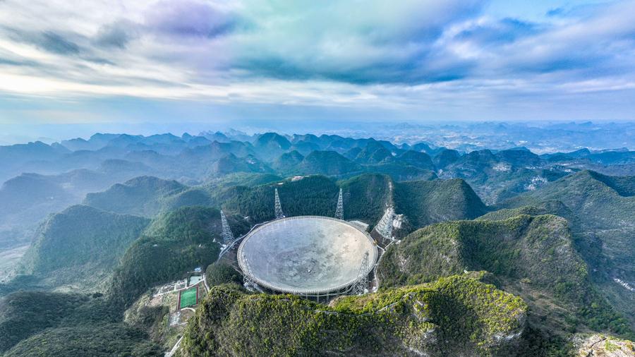หมู่ 'กล้องโทรทรรศน์พลังแสงอาทิตย์' ของจีน เริ่มทดลองสังเกตการณ์