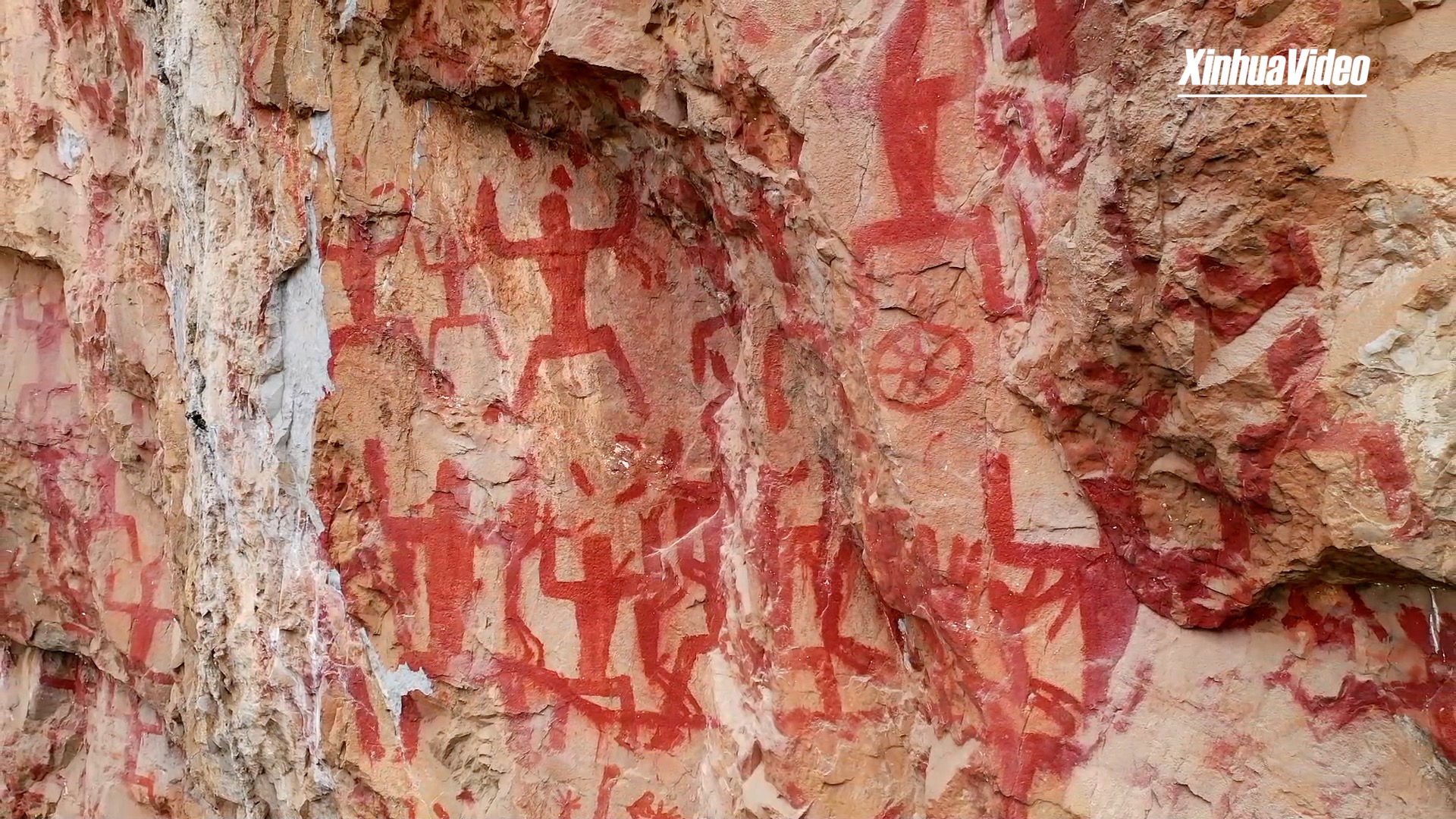'ภาพวาดบนหินผา' พาย้อนรอยประวัติศาสตร์ในกว่างซี