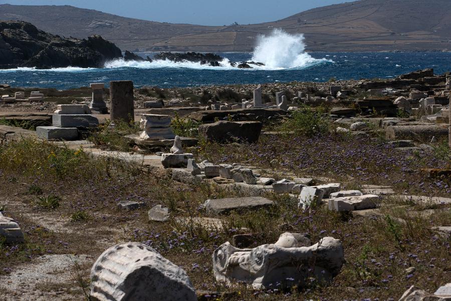 กรีซขุดพบ 'รูปปั้นหินอ่อนโบราณ' บนเกาะในทะเลอีเจียน