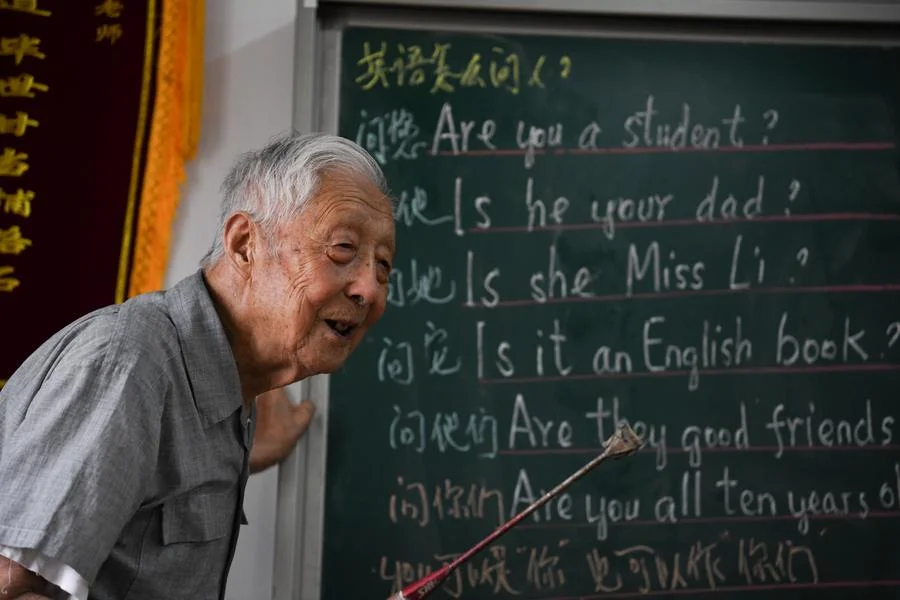 จีนเล็งจ้าง 'ครูวัยเกษียณ' หวนสอนหนังสือนับแสนคน
