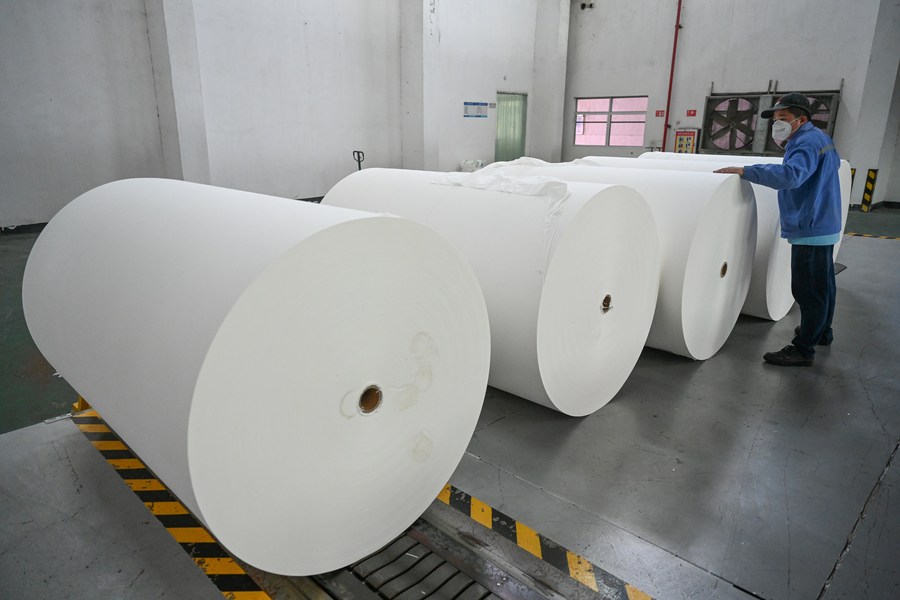 อุตสาหกรรมผลิต 'กระดาษ' ของจีน มีผลผลิตโตต่อเนื่อง