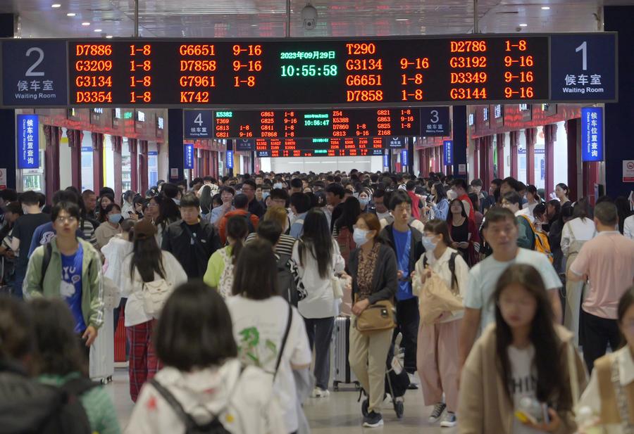 จีนเผยยอดโดยสาร 'รถไฟ' รายวัน มหกรรมหยุดยาวฯ สูงเป็นประวัติการณ์
